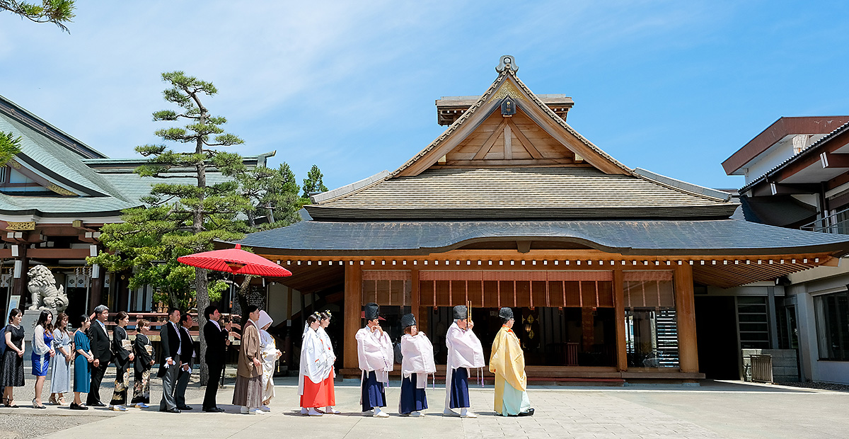 神明神社参集殿の参進