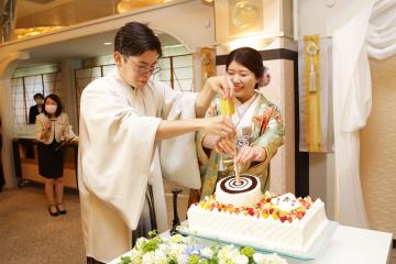 厳かな雰囲気での神前式