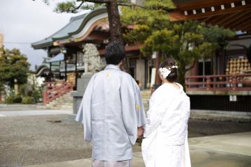 シックな雰囲気で披露宴会場を彩った結婚式
